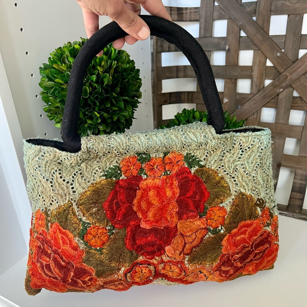 VINTAGE HANDBAG LIKE NEW